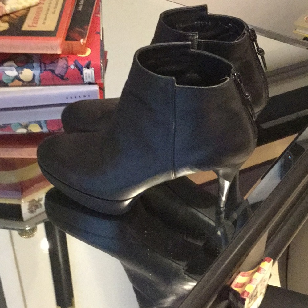 Shoes - Picture 4 of 8